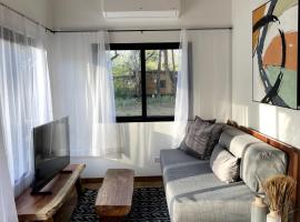 Luxury Cabin Playa Venao - Hidden Getaway, hotel amb piscina a Playa Venao