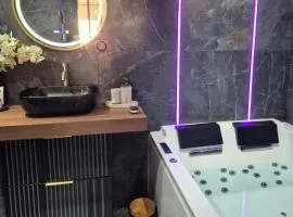 LoveRoom La Petite Suite avec SPA