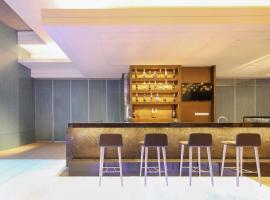Novotel Shanghai Chuansha - Free Shuttle Bus to Pudong Airport & Disney Land, hotel u Šangaju