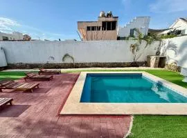 Stylish Apt for 5 Pool & Private Garden