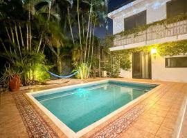 Cozy Apartment for 2 with Pool Access, ξενοδοχείο σε Chuburná de Hidalgo