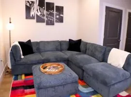 Deluxe Apt, King Bed, Pool, Gym,free "p"