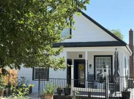 Minutes From Unr, Downtown, Hospitals, & Aces