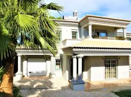 Exceptional villa with swimming pool
