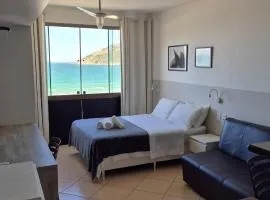 Loft Prainha AP 207 frente mar, check in 9h-check out 13h, split, piscina, self check in, portaria 24h