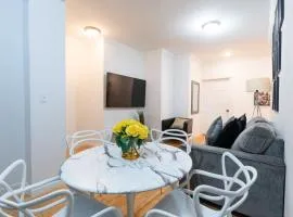 Modern Apartment By Central Park - 3 BR