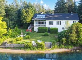 Water front Golden Lake cottage - Calm and peaceful, מלון בואל-דוויד
