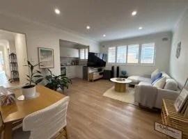 Coogee Sunrise shared Apt with Parking, Balcony & Work Desk