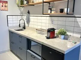 Studio Premium - Perto de Tudo - Vista Livre - Estacionamento privativo e Portaria 24h - Wi-Fi 600mbps