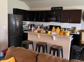 Your Honey Bee! Beautiful 2k sf!, khách sạn ở Stillwater