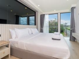 Ozone 2 Bed Condominium in Splendid Laguna Area, ξενοδοχείο σε Laguna Phuket