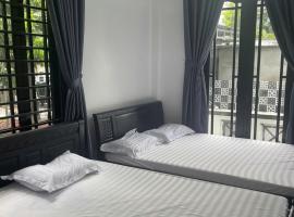 Nhà Nghỉ Nắng Vàng, hotel with parking in Thôn Thủy Dương