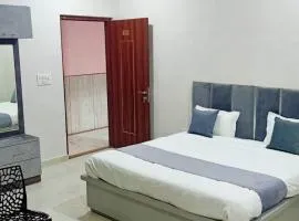 FIVE STAR HOTEl