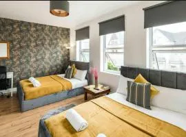 Triple room with sharing bathroom