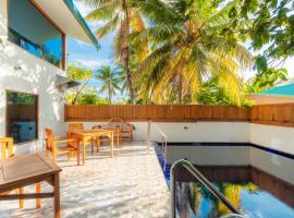 Biosphere by Hawks Hotels Kamadhoo Baa Atoll, hotel com piscina em Kamadhoo