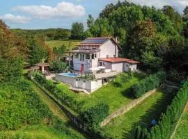 Riverside House with Pool and Hot Tub - Happy Rentals