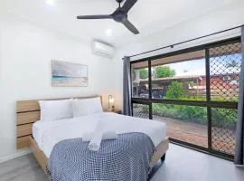 Zen Coastal Hideaway 2BR Modern - Hospital - Beach