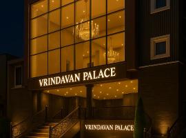 Hotel Vrindavan Palace - A Luxury Stay with Parking near Prem Mandir City Center # By Om palace #, ξενοδοχείο τεσσάρων αστέρων σε Vrindāvan