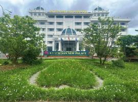 New Palace Bac Lieu Hotel, hotel con alberca en Ấp C&aacute;i Gi&aacute;