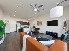 Luxury 2BR Getaway Near Stadiums and Texas Live