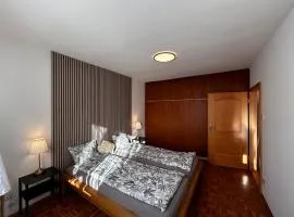Ruhige, klimatisierte Wohnung nahe Zentrum & Bahnhof