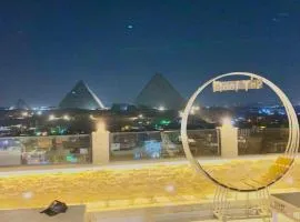 Golden Pyramids Night hotel
