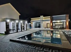 Warm pool Suvalan