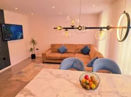 5 star Luxurious Stay by Waterfront and City Centre
