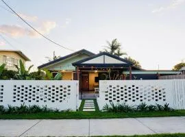 Renovated Family Beach House, Walk to Sand
