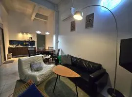 Dramatic Exit Bangkok - Cozy Loft House near Suvarnabhumi Airport
