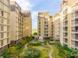 Viva - Elegant 3-BR Apt & Balcony at Waterfront Dbayeh, ξενοδοχείο σε Dbayeh