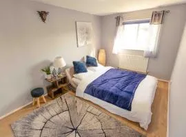 House - Sleeps 8 - Pet friendly - Garden - Parking