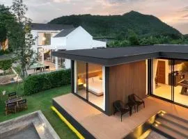 8 Pool Villas