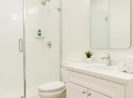 Marina Del Rey View 2BR in MDR - Pool, Jacuzzi, Gym