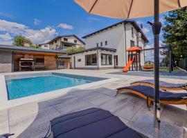 Villa Tia by Villas Guide, hotel in Karlovac