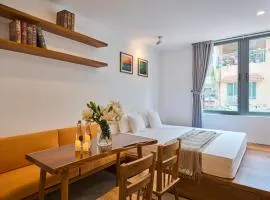 The Midnight Lotus Saigon-Urban Retreat with Private Balcony-Free Laundry