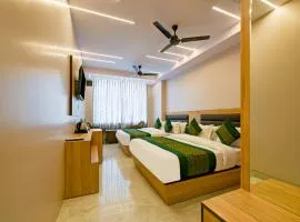 Hotel Express 66 Just a Minute Away From New Delhi Railway Station Main Road