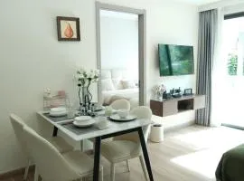 Chiang Mai the one C Pool view Two bedrooms and two bathrooms for five people Fully equipped Cooking allowed Preferred residence