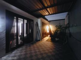 Ubung Little House Denpasar, hotel in Sempidi