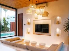 Casa Petak 8 - Tropical Haven Stylish 3BR with Pool in Pererenan