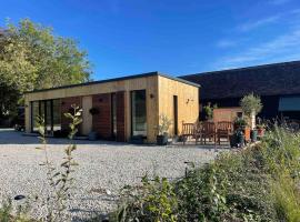 The Piggery - a Kentish countryside retreat!, ξενοδοχείο σε High Halden