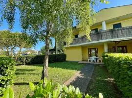 Holiday house with pool and garden