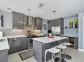 Modern Upper Level Duplex Dt Vancouver