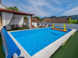 House Božica with sauna & heated pool, hotel v destinaci Tribalj
