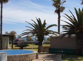 I Faraglioni Bungalow & Area Camper, μπανγκαλόου σε SantʼAndrea
