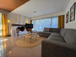 Charmante villa avec terrasse et jardin arboré