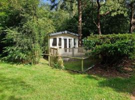 Fawn Lodge, Kelling Heath - Woodland Setting and Pets Welcome, hotel di Kelling