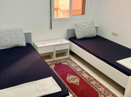 WiFi & Smart TV & Netflix & Free Parking & Full Kitchen & Heating & Washing Machine, apartmán v rezidenci v destinaci Khemisset