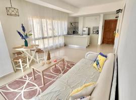 beachfront apartment with pool in Porlamar, khách sạn ở Porlamar
