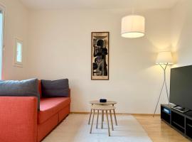 Oulu Modern 2BR with Sauna, Patio and Parking, 10 min to Center, hotel in Oulu
